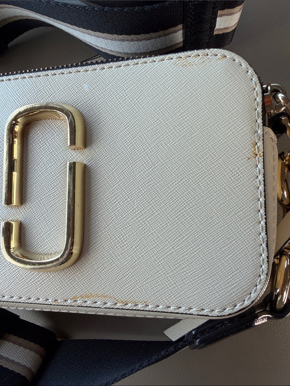 Marc Jacobs White Saffiano Snapshot Crossbody with Gold Hardware - Picture 3 of 6